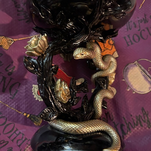 BBW - Halloween Snake & Rose Candleholder - Picture 3 of 7